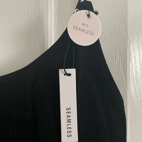 - M/L - Picture 4 of 4